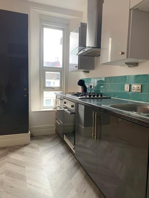 Central 2 Bed Flat. Free Parking Бристол Екстериор снимка