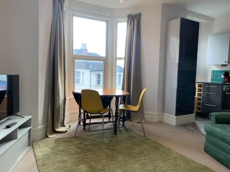 Central 2 Bed Flat. Free Parking Бристол Екстериор снимка